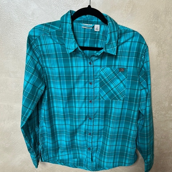L.L. Bean Blue Casual Button Down Shirt sz small - Picture 4 of 6